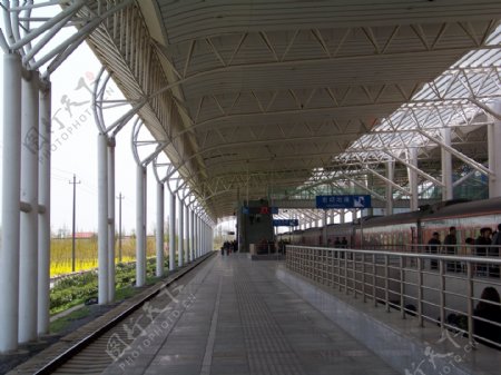 盐城火车站站台图片