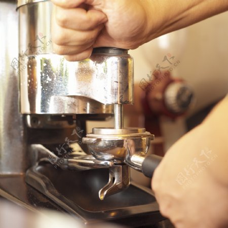 咖啡机煮咖啡图片