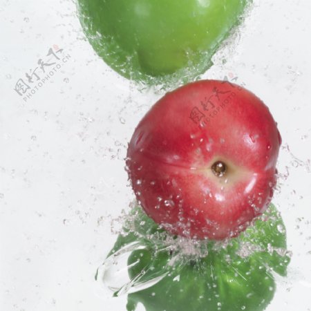 动感新鲜水果健康营养绿色环保无公害水花水珠特写广告素材大辞典