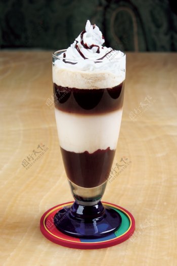 巧克力冰淇淋上岛咖啡图片