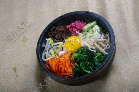 韩式零点什锦蔬菜石锅饭图片