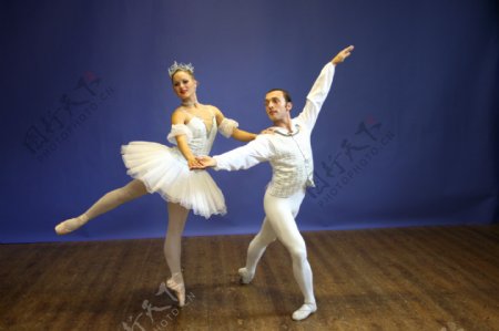 芭蕾女男双人舞蹈演出表演图片