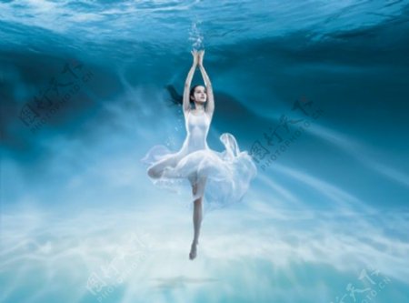 海洋芭蕾舞女孩