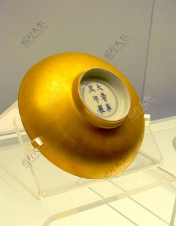 上海博物馆黄金碗摄影特写图片