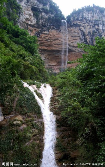 金刀峡飞泉瀑布图片