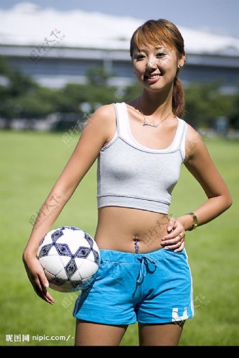 美女足球图片