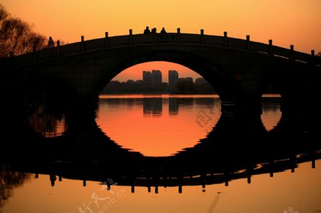 大明湖夕阳图片