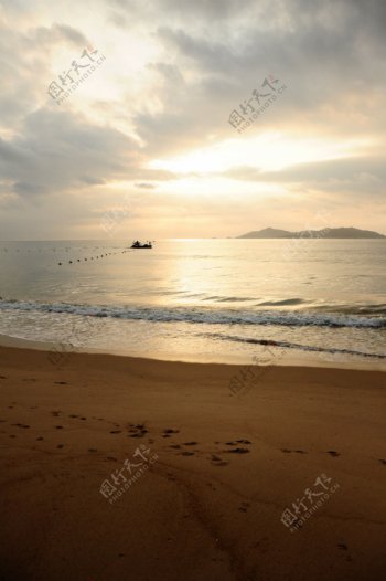 黄昏沙滩图片