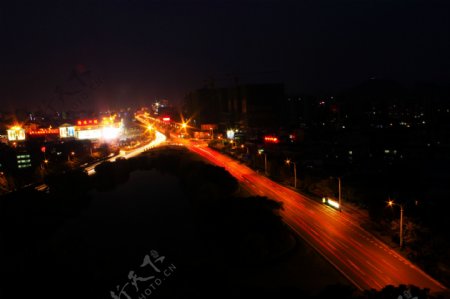 桂林琴潭夜间车流图片