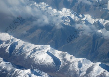 西藏高空山顶景色图片