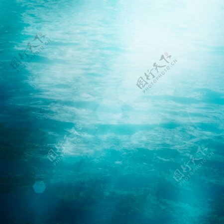 蔚蓝的海水图片