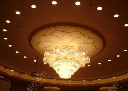 酒店豪华水晶吊灯图片