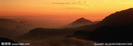 山中夕阳美景图片