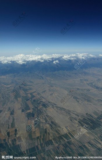 飞越昆仑山脉图片