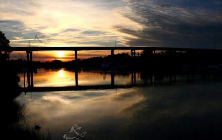夕阳桥景图片