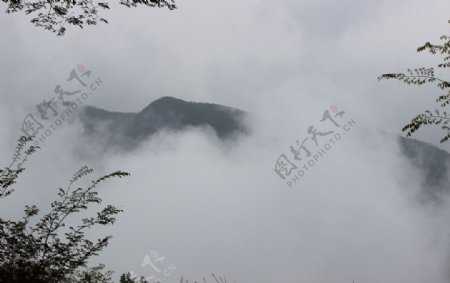 云遮雾绕图片