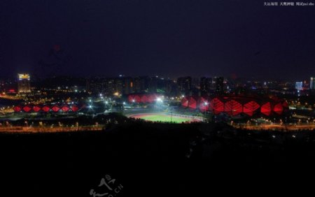 深圳龙岗大运中心夜景图片