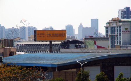 城市地铁站远景图片
