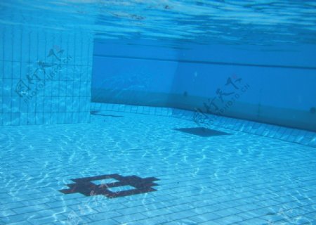 游泳池水下图片