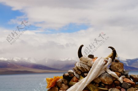 西藏纳木错玛尼堆图片