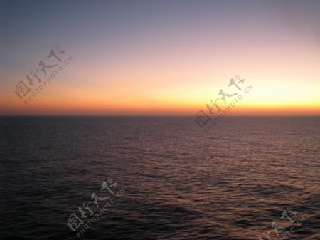 夕阳海景图片