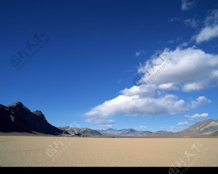 沙漠荒丘图片