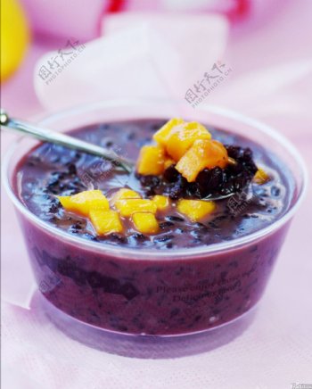 芒果椰汁黑糯米粥图片
