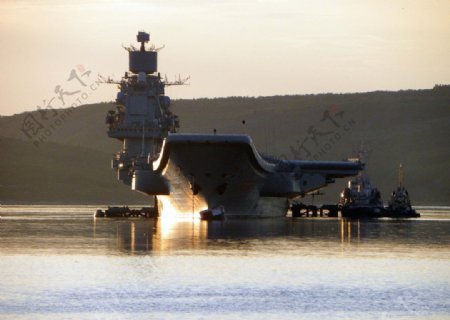 俄军库兹涅佐夫号航母图片