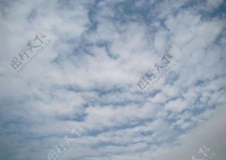 瘦西湖的阴天天空图片