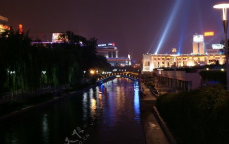 泉城夜景图片