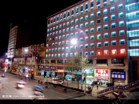 东风街夜景图片