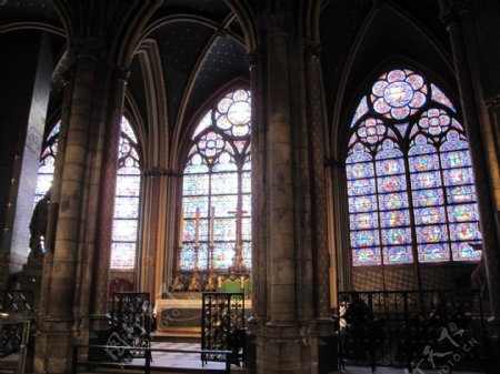 巴黎圣母院内花窗图片