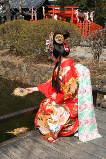日本和服美女公园一角图片