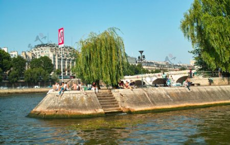 巴黎塞纳河中心岛图片