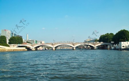巴黎塞纳河上的桥图片