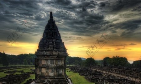 印度尼西亚日惹印度教神庙普兰巴南的废墟图片