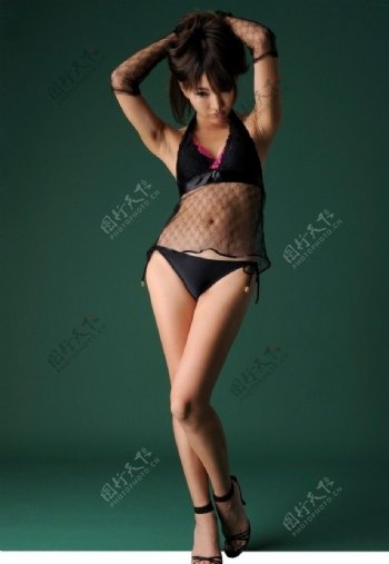 日本美女模特山内智惠图片