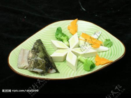 鱼头五彩豆腐配菜图片