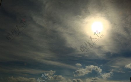 台北太阳照亮美丽云朵图片