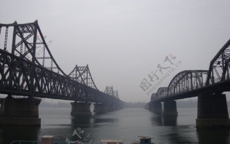 丹东鸭绿江大桥图片