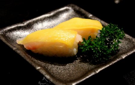香芒鲷鱼寿司图片