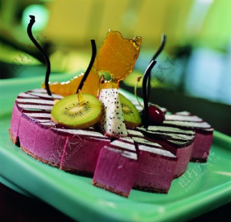 紫罗兰温馨蛋糕图片