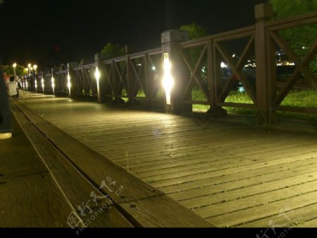 河堤夜景图片
