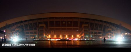 夜恢弘的奥体中心广场图片