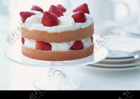 双层草莓奶油蛋糕图片