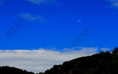 泸沽湖风光日月辉映图片