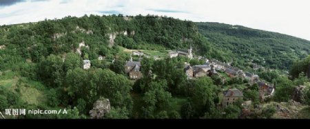 绿色村庄图片