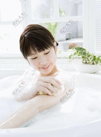 女性轻松淋浴0315