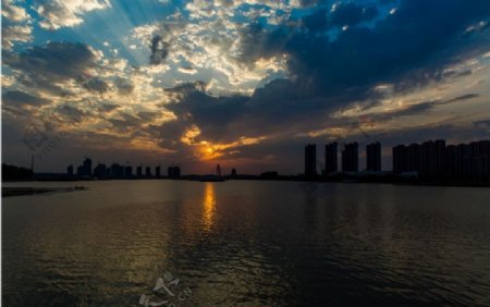 夕阳下的泗阳京杭大运河