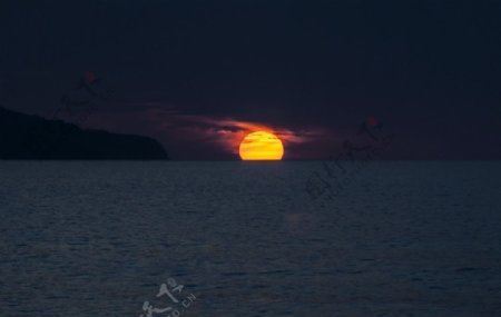 海平面落日